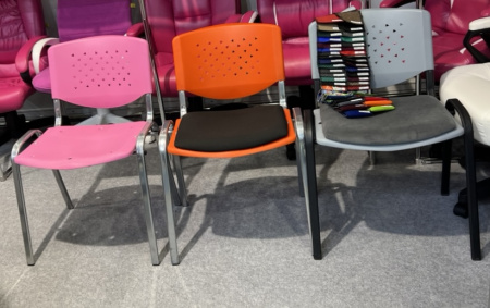 Стул Дейзи (серый пластик/черная рама) с мягкой накладкой от Династия Kids